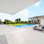Luxury With Heated Pool & Jacuzzi Near Golf ヴィラ アデヘ