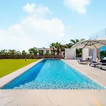 Luxury With Heated Pool & Jacuzzi Near Golf ヴィラ
