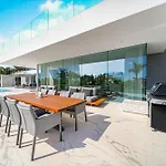 Luxury With Heated Pool & Jacuzzi Near Golf アデヘ