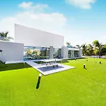 ヴィラ Luxury With Heated Pool & Jacuzzi Near Golf