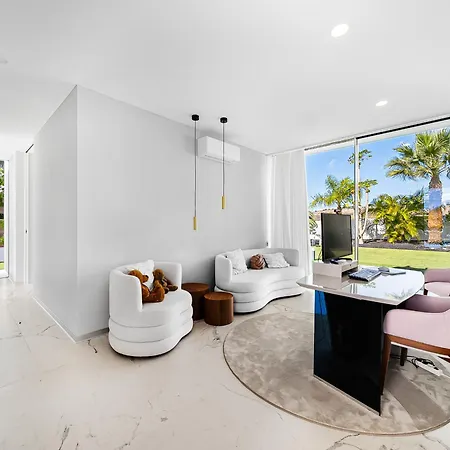 Luxury With Heated Pool & Jacuzzi Near Golf * アデヘ